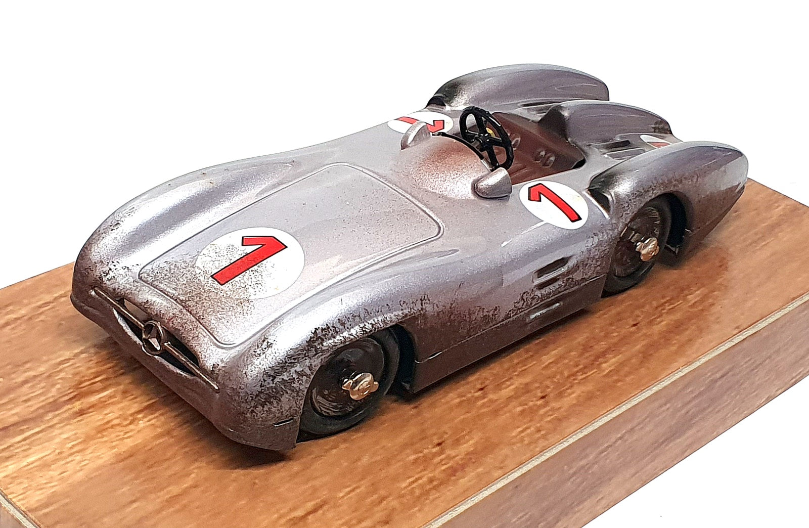Schuco 01647 Studio III Mercedes Benz W196 Streamline #1 Silverstone 1954 Fangio