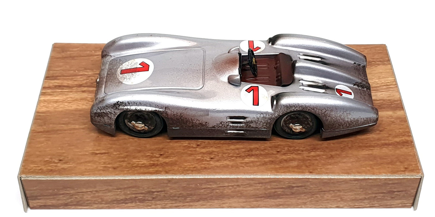 Schuco 01647 Studio III Mercedes Benz W196 Streamline #1 Silverstone 1954 Fangio
