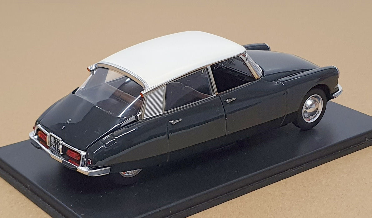 Leo Models 1/24 Scale LE2463 - 1963 Citroen DS 19 - Dk. Grey/Black