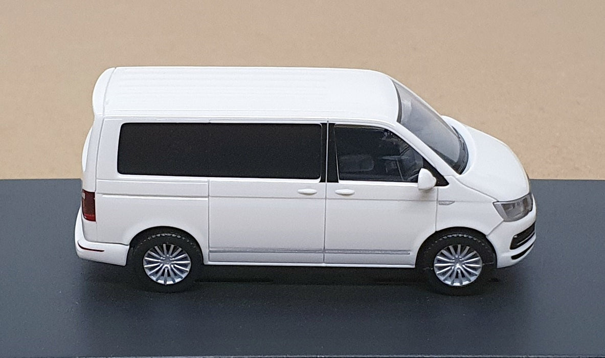 Herpa 1/87 Scale 7E5099301BB9A - Volkswagen T6 Multivan - Candy White