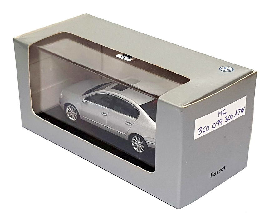 Minichamps 1/43 Scale 3C0 099 300 A7W - 2005 Volkswagen Passat B6 - Silver