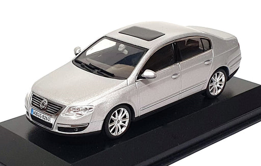Minichamps 1/43 Scale 3C0 099 300 A7W - 2005 Volkswagen Passat B6 - Silver
