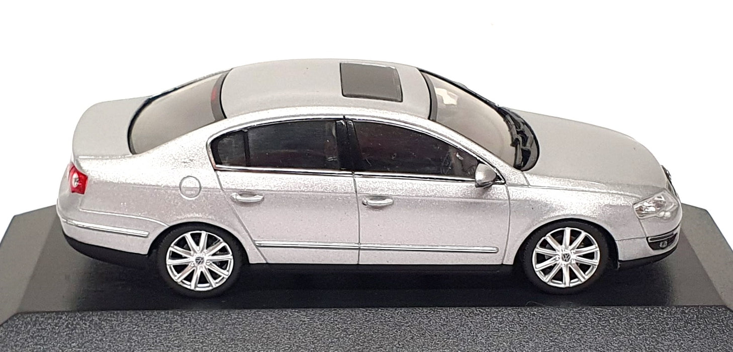 Minichamps 1/43 Scale 3C0 099 300 A7W - 2005 Volkswagen Passat B6 - Silver