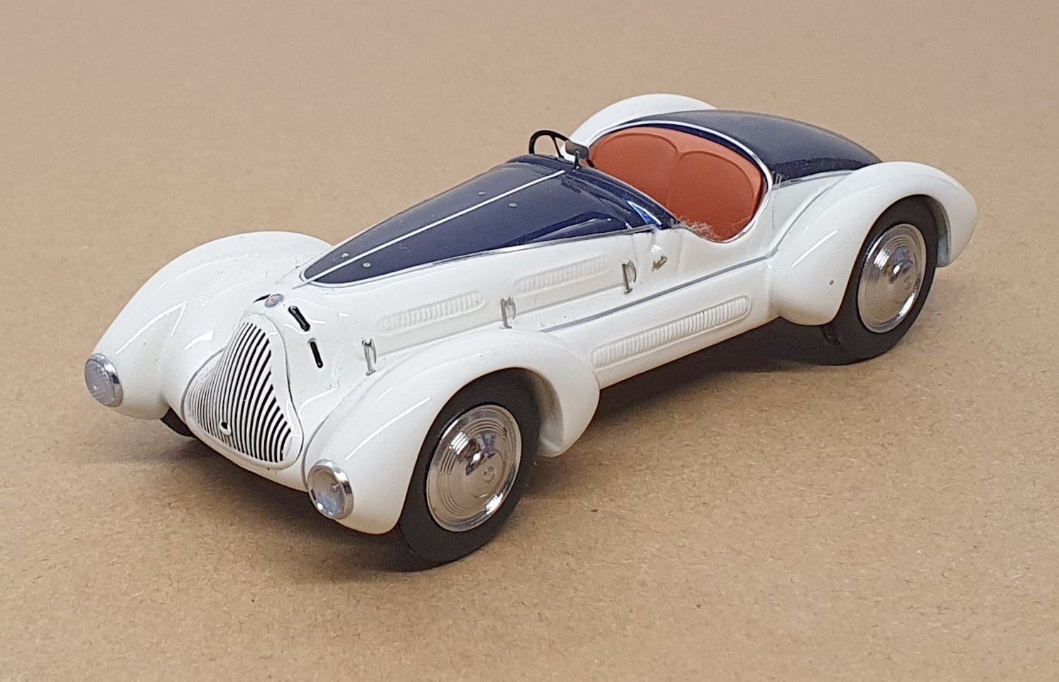 Unknown Brand ? 1/43 Scale LIB018 - 1931-38 Alfa Romeo 6C - Dk. Blue/White
