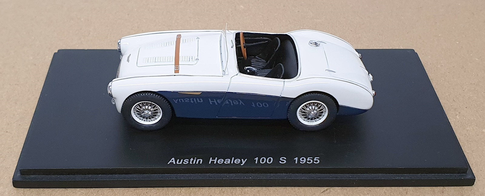 Spark Model 1/43 Scale Resin S0800 - 1955 Austin Healey 100 S - White/Blue