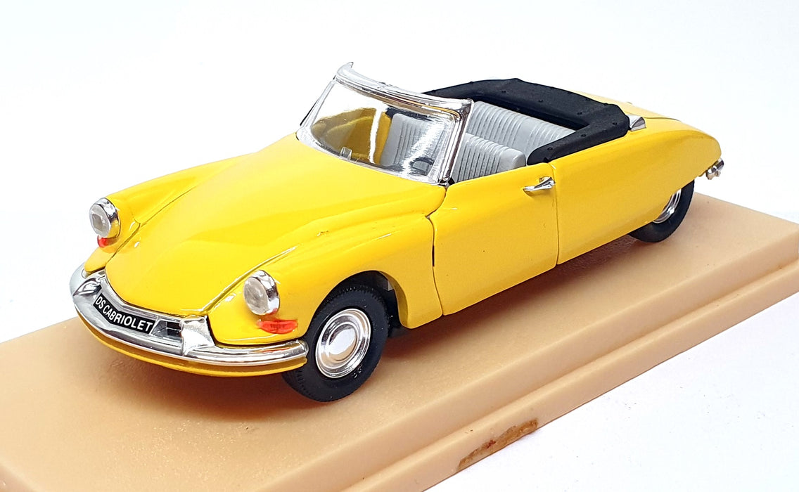 Rio 1/43 Scale Diecast No. 98 - 1961 Citroen DS19 Cabriolet - Yellow