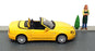 Grani & Partners 1/43 Scale DIR118 - 2001 Maserati Spyder 3200 Diorama - Yellow