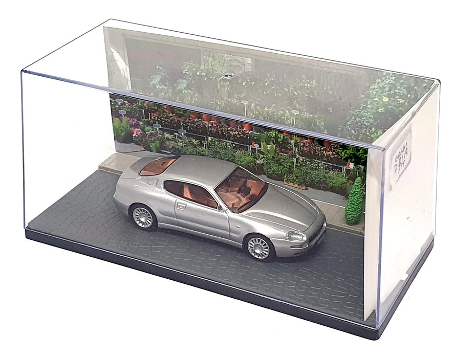 Grani & Partners 1/43 Scale DIR119 - 2002 Maserati Coupe Diorama - Silver