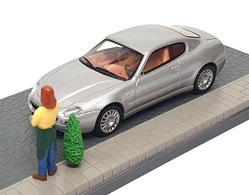 Grani & Partners 1/43 Scale DIR119 - 2002 Maserati Coupe Diorama - Silver