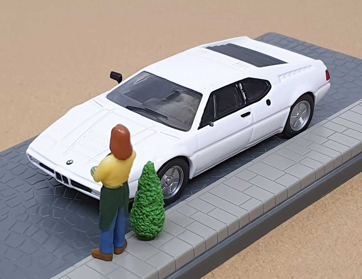 DeAgostini 1/43 Scale DIR121 - BMW M1 Diorama - White