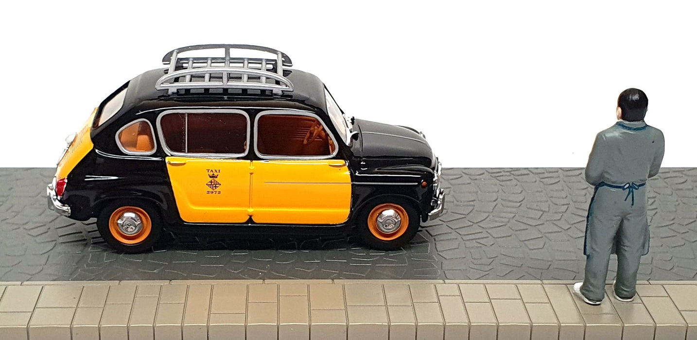 Solido 1/43 Scale DIR123 - 1965 Seat 800 Taxi Diorama - Black/Yellow