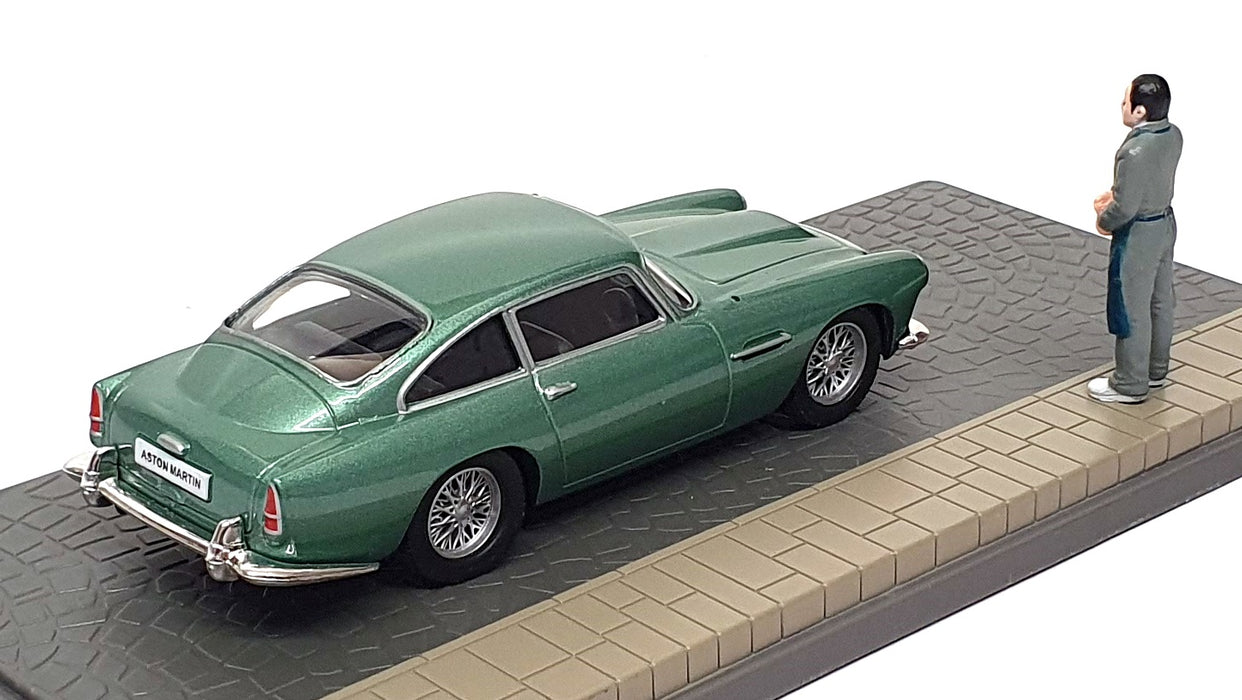 Altaya 1/43 Scale DIR124 - Aston Martin DB4 Diorama - Green