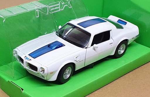 Welly 1/24-27 Scale 24075W - 1972 Pontiac Firebird Trans Am - White/Blue