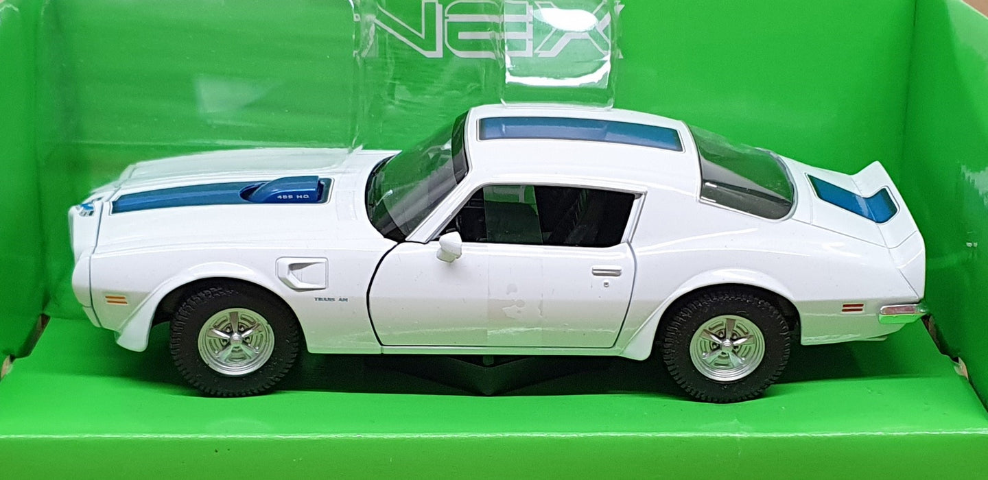 Welly 1/24-27 Scale 24075W - 1972 Pontiac Firebird Trans Am - White/Blue
