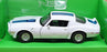 Welly 1/24-27 Scale 24075W - 1972 Pontiac Firebird Trans Am - White/Blue