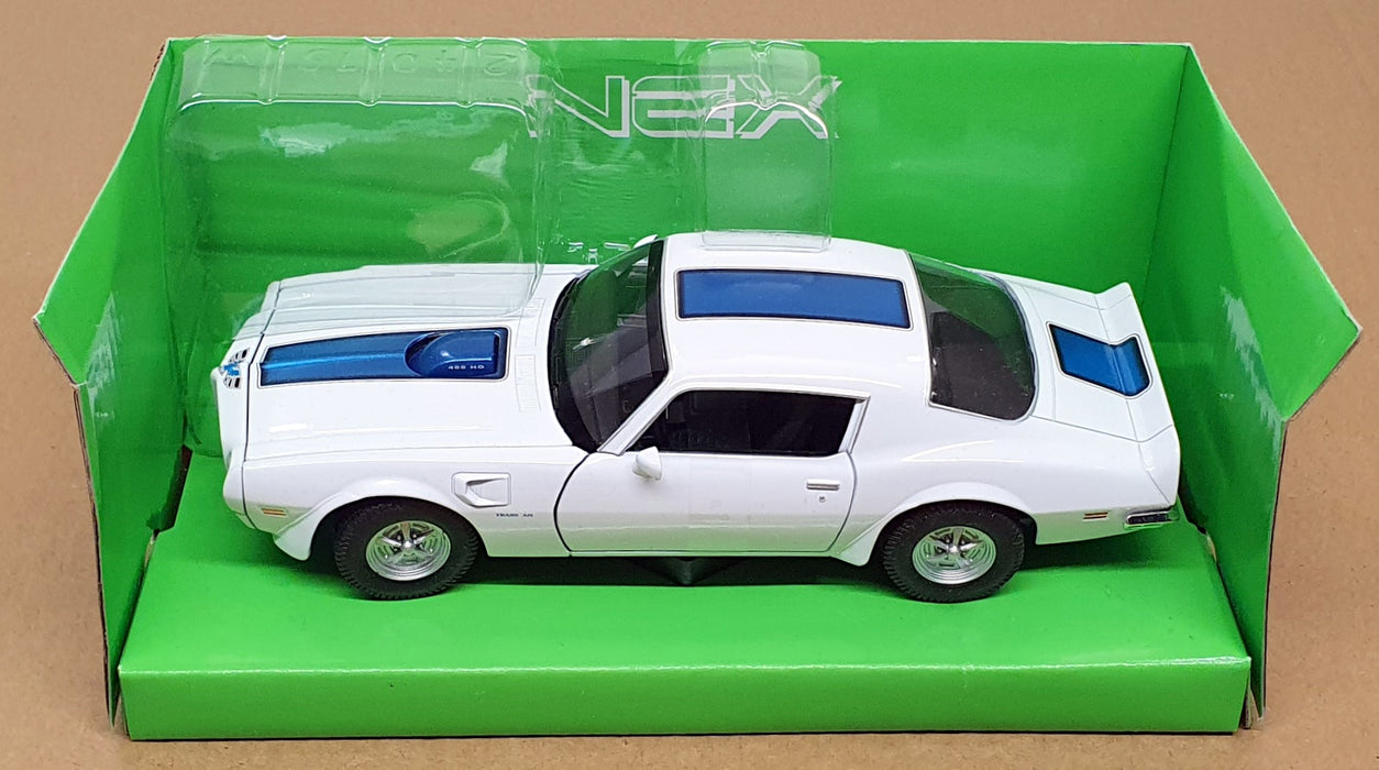 Welly 1/24-27 Scale 24075W - 1972 Pontiac Firebird Trans Am - White/Blue