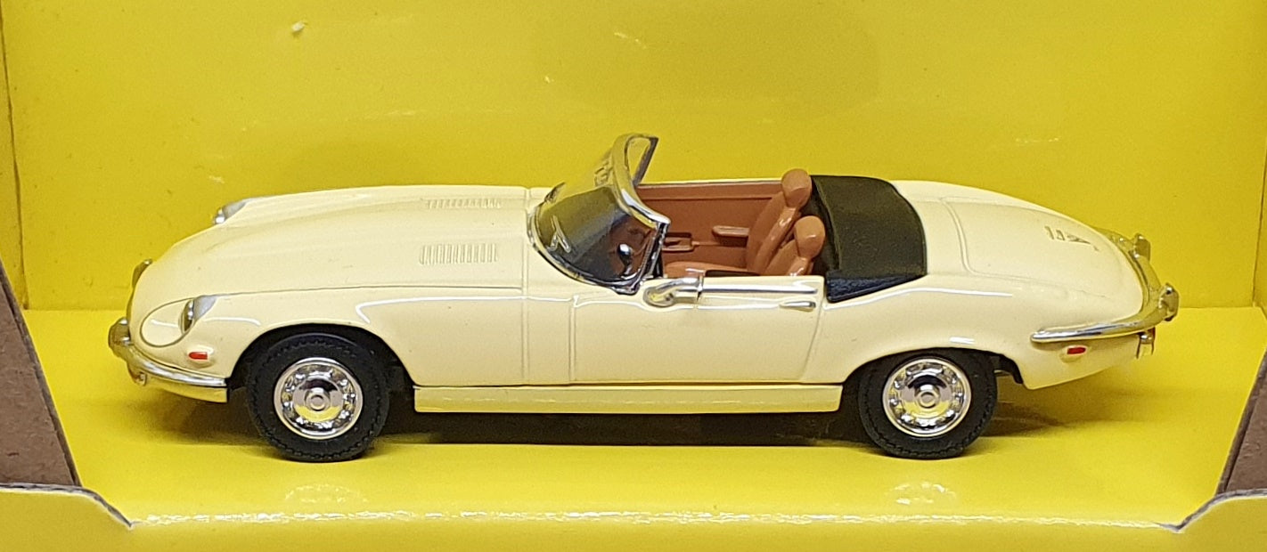 Road Signature 1/43 Scale Diecast 94244 - 1971 Jaguar E-Type - Cream