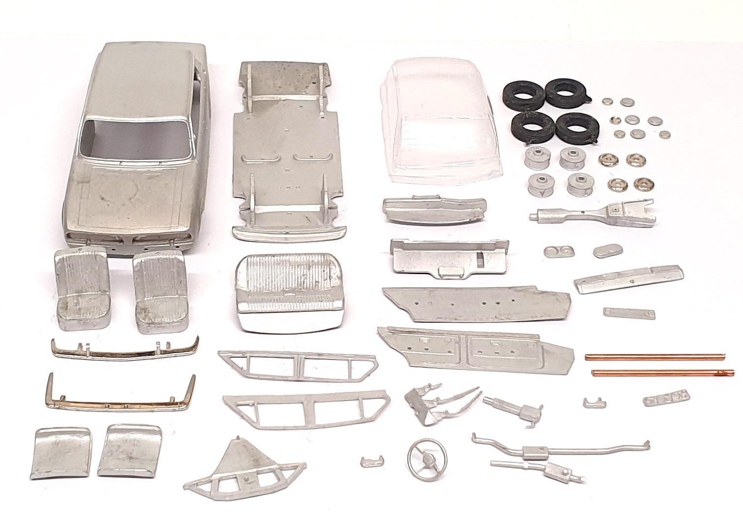 K&R Replicas 1/43 Scale Unbuilt Kit KR66 - Triumph Dolomite 1850 HL