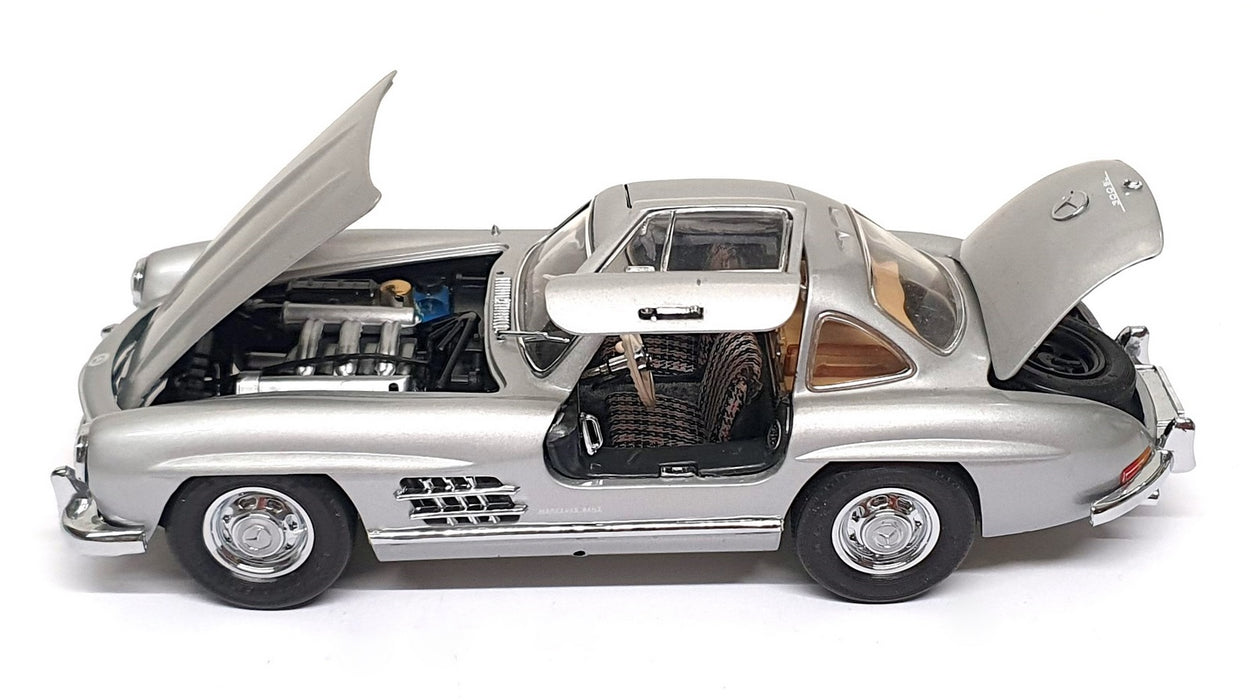 Franklin Mint 1/24 Scale 241026A - 1954 Mercedes Benz 300SL - Silver