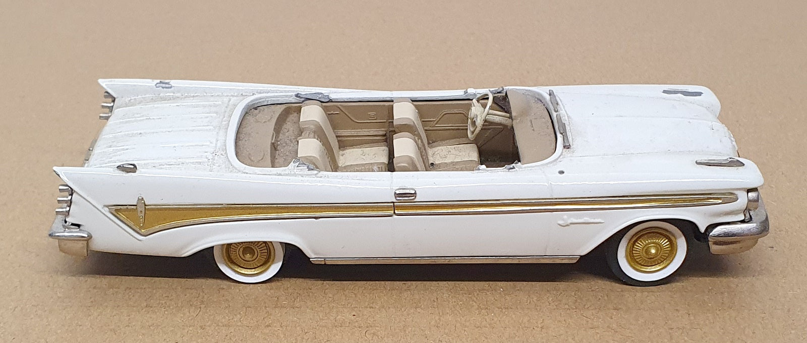 Brooklin Models 1/43 Scale LIB060 - 1959 De Soto Adventurer - White