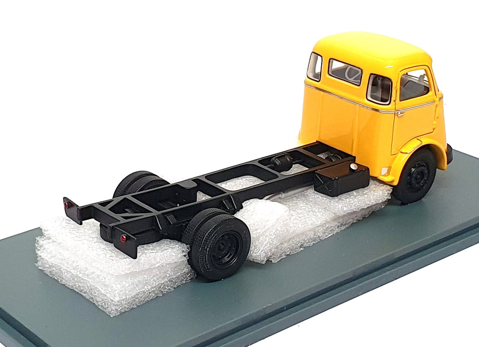 Neo 1/50 Scale NEO50035 - DAF A30 Long Wheelbase Truck - Yellow