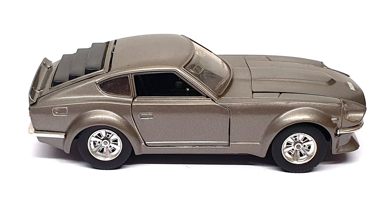 Burago 1/24 Scale Diecast 0113 - Datsun 240Z - Grey