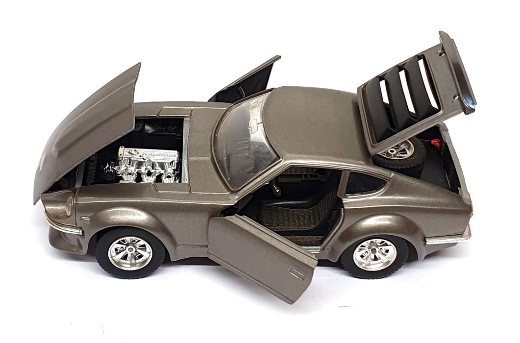 Burago 1/24 Scale Diecast 0113 - Datsun 240Z - Grey