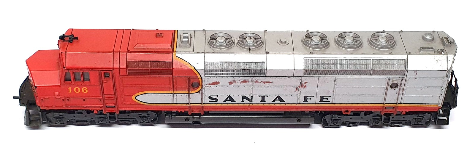 Lima 9600 HO Gauge 1/87 Scale 9600 - EMD Santa Fe F45 Diesel Locomotive No. 106