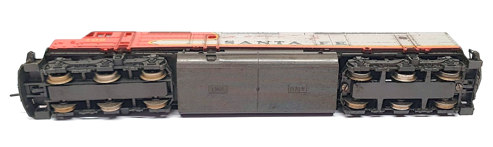 Lima 9600 HO Gauge 1/87 Scale 9600 - EMD Santa Fe F45 Diesel Locomotive No. 106
