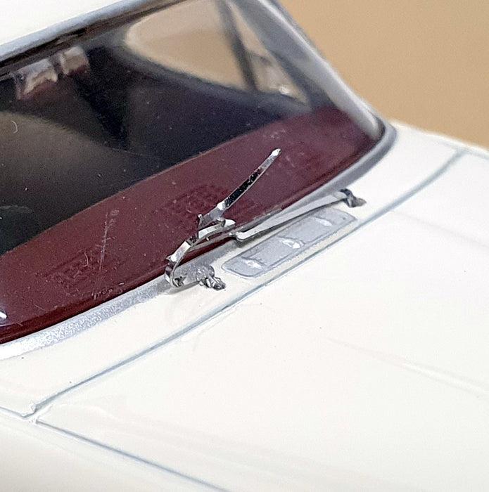 Vanguards 1/43 Scale VA08610 - Jaguar XJ6 4.2 Series 1 - Old English White 