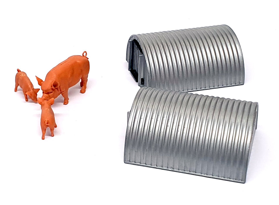 Britains 1/32 Scale Farm Accessories 4703 - 2 Shelters With Animals 3x Pigs