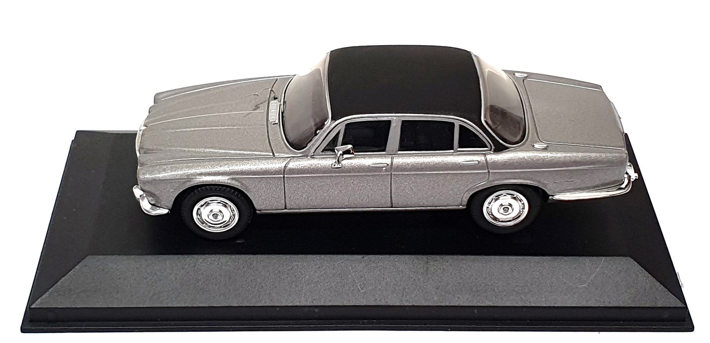 Vanguards 1/43 Scale VA08802 - Daimler Sovereign Series 1 - Lt. Silver
