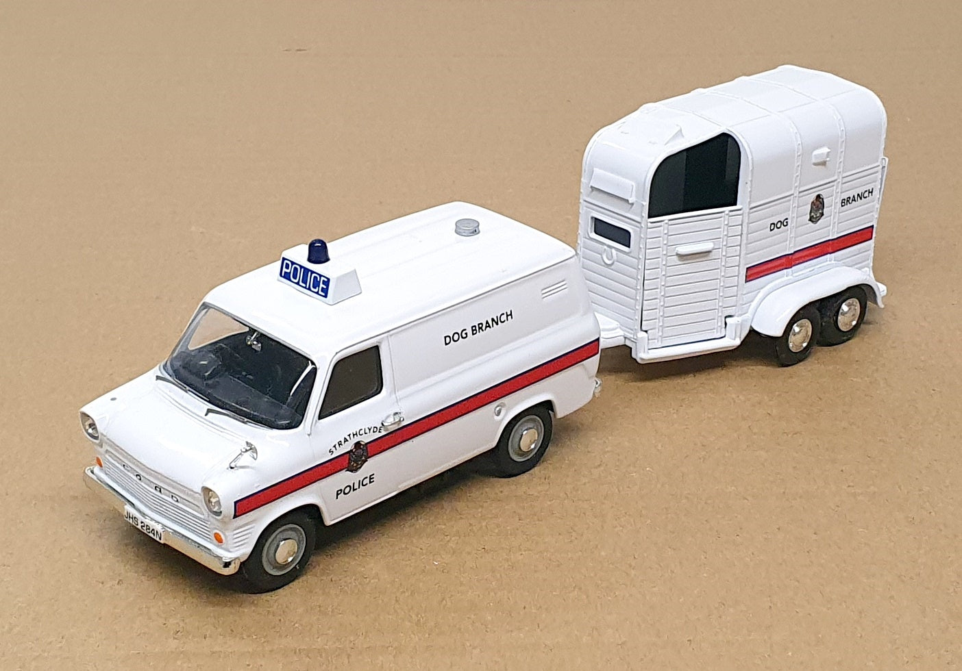 Vanguards 1/43 Scale VA06615 - Ford Van & Trailer Strathclyde Police Dog Branch