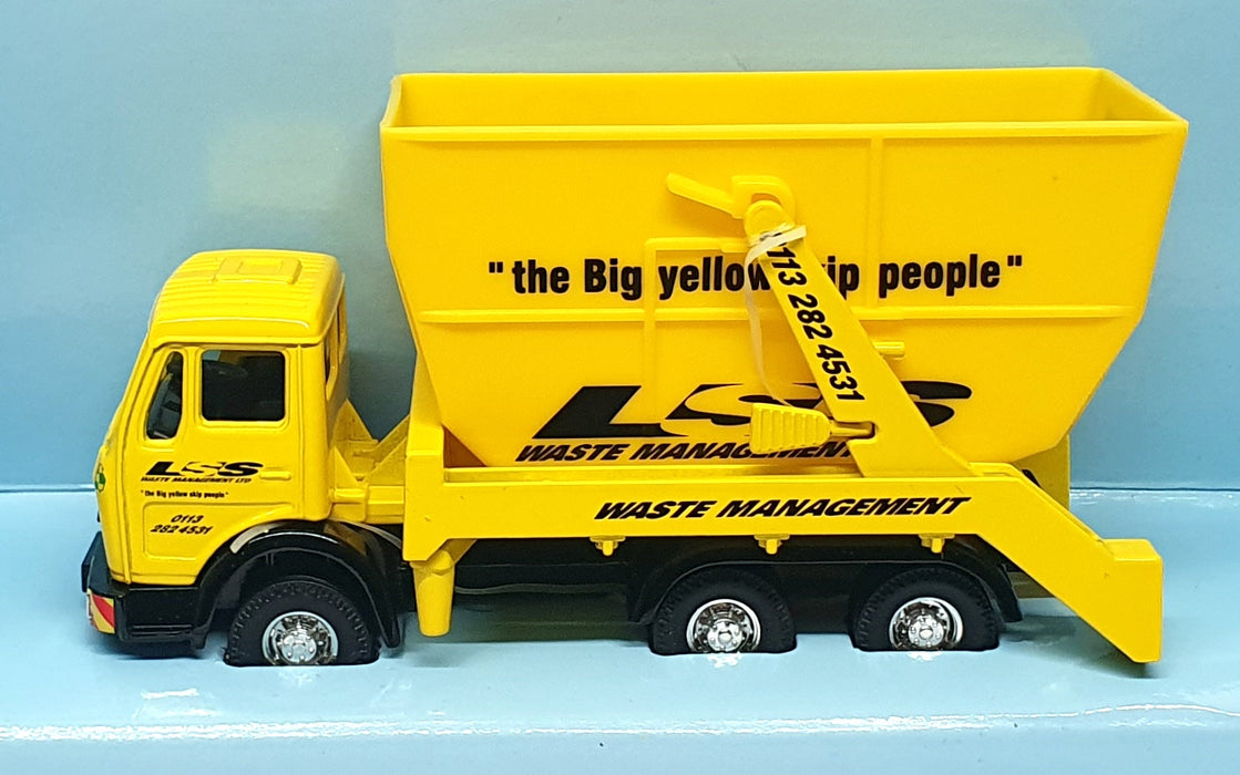 Corgi Diecast TY84701 - Mercedes Benz Skip Truck LSS - Yellow