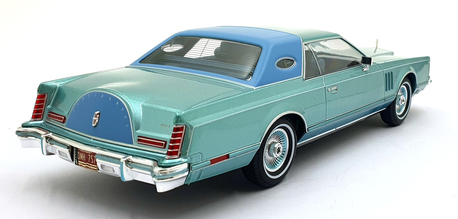 MCG 1/18 Scale Diecast MCG18369 - Lincoln Continental Mark V - Met. Blue