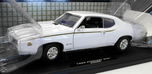 Motor Max 1/18 Scale Diecast 73133 - 1969 Pontiac GTO Judge - White