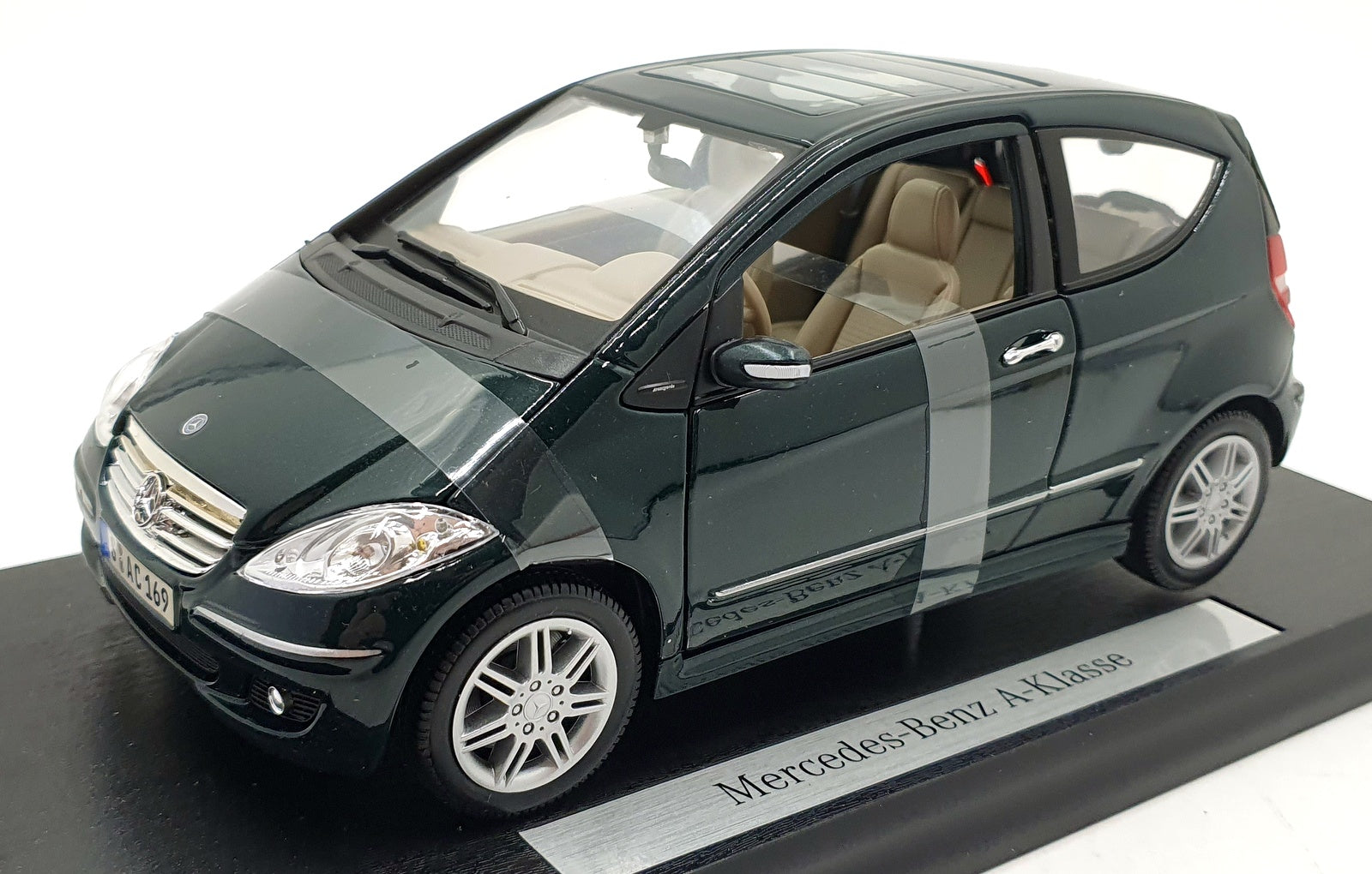 Maisto 1/18 Scale Diecast B6 696 2202 - Mercedes Benz A Class - Dark Green