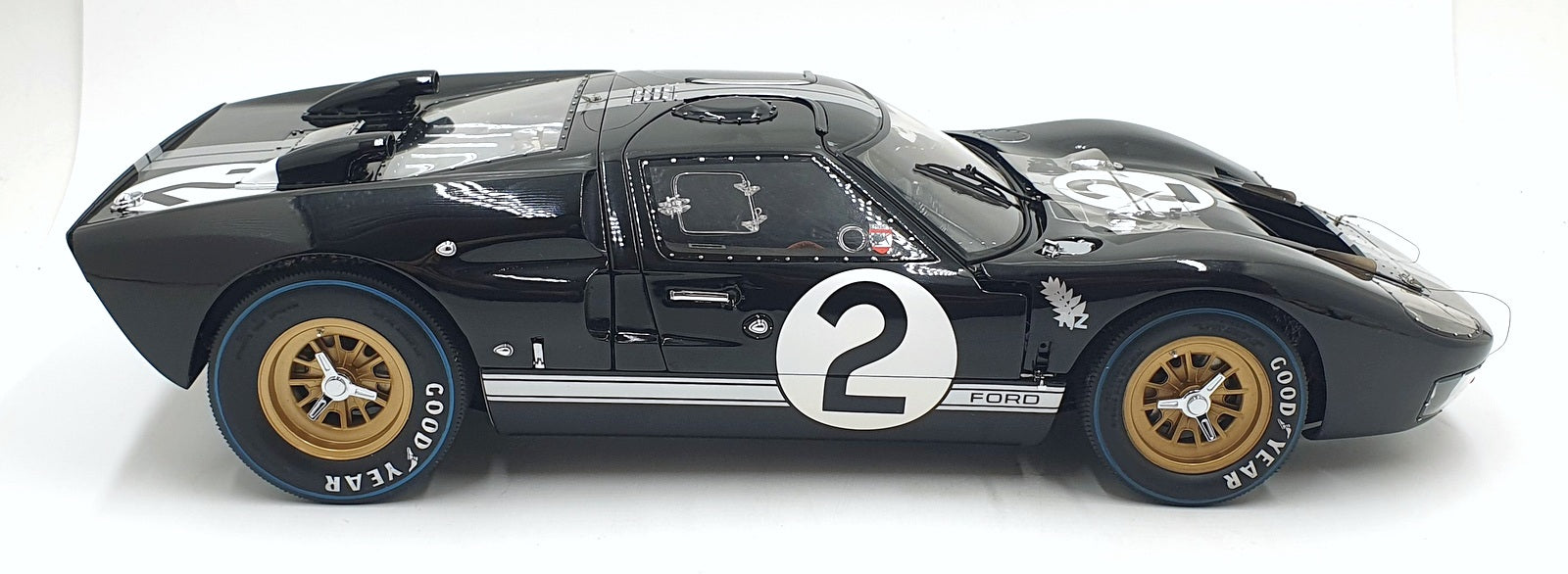 Exoto 1/10 Scale LMC10010 - Ford GT40 Mk II - 1st LM 1966 #2 Amon/McLaren