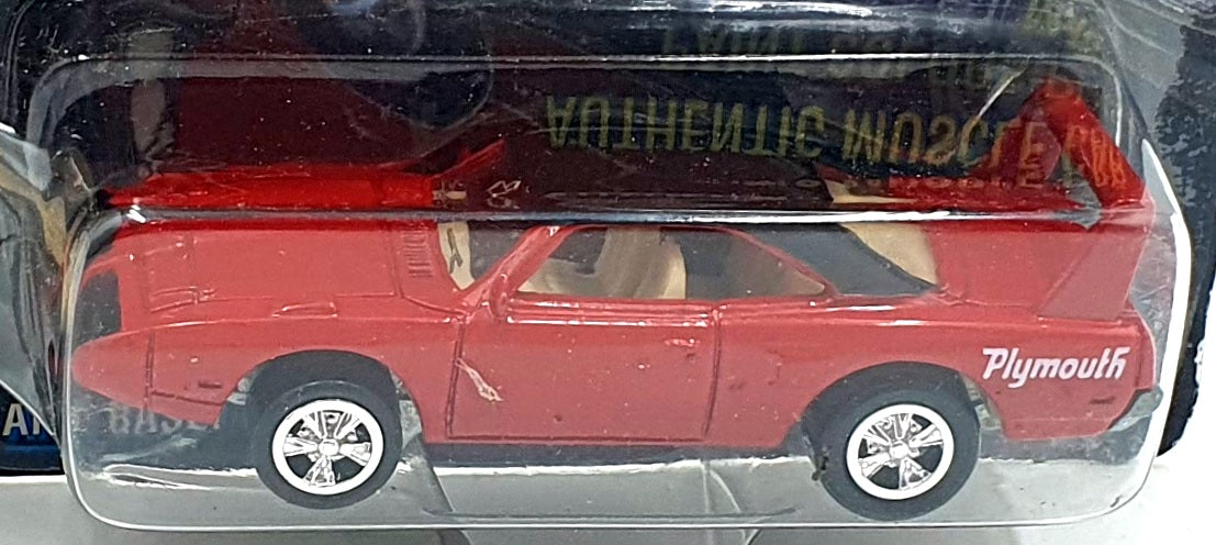 Johnny Lightning 1/64 Scale 200-100 - Muscle Cars USA 1970 Plymouth Superbird