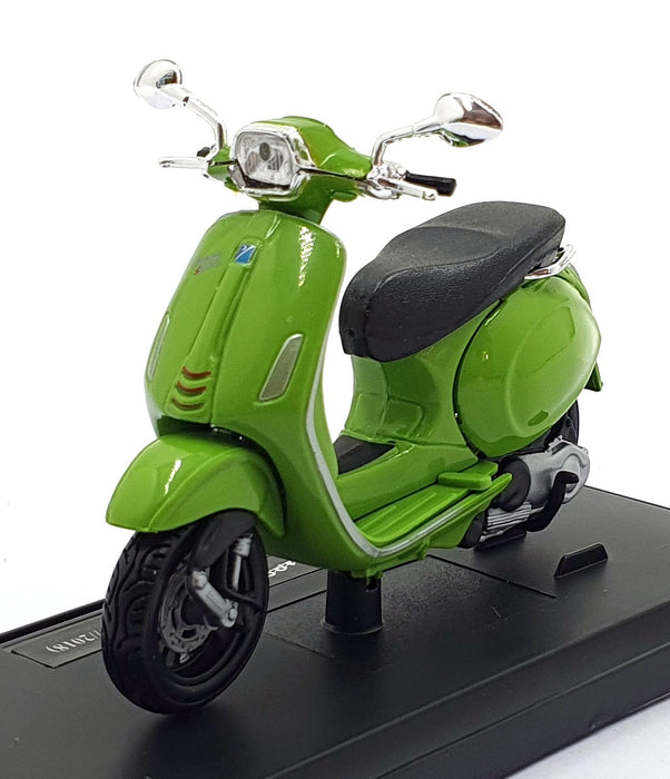 Maisto 1/18 Scale 39540 - 2017/2018 Vespa Sprint 150 ABS Moped - Green
