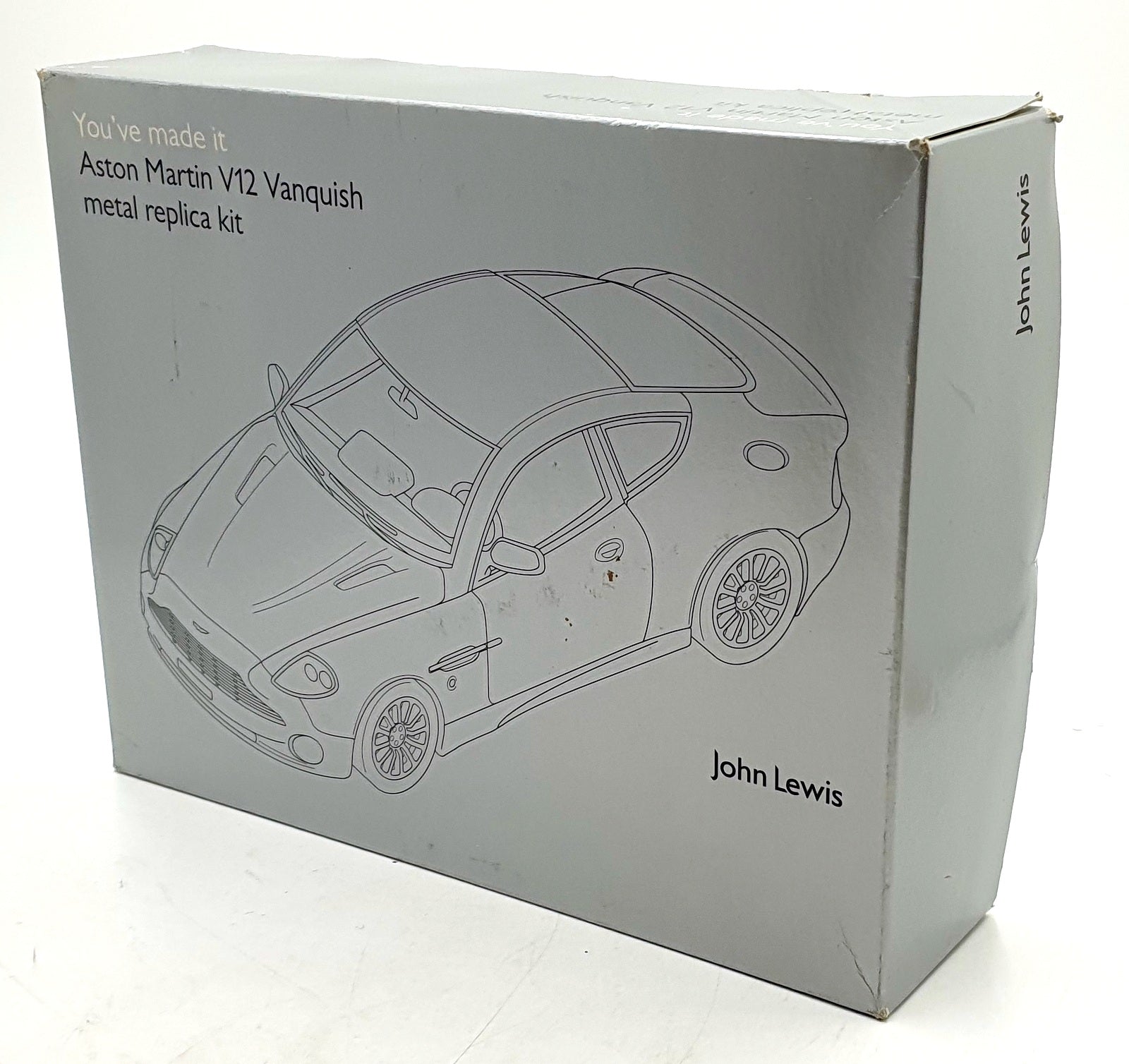 Burago 1/24 Scale Metal Kit 70063 2002 Aston Martin V12 Vanquish Silver