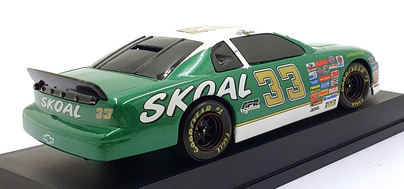 Action 1/24 Scale W249716064 - Chevrolet 1997 NASCAR #33 - Schrader