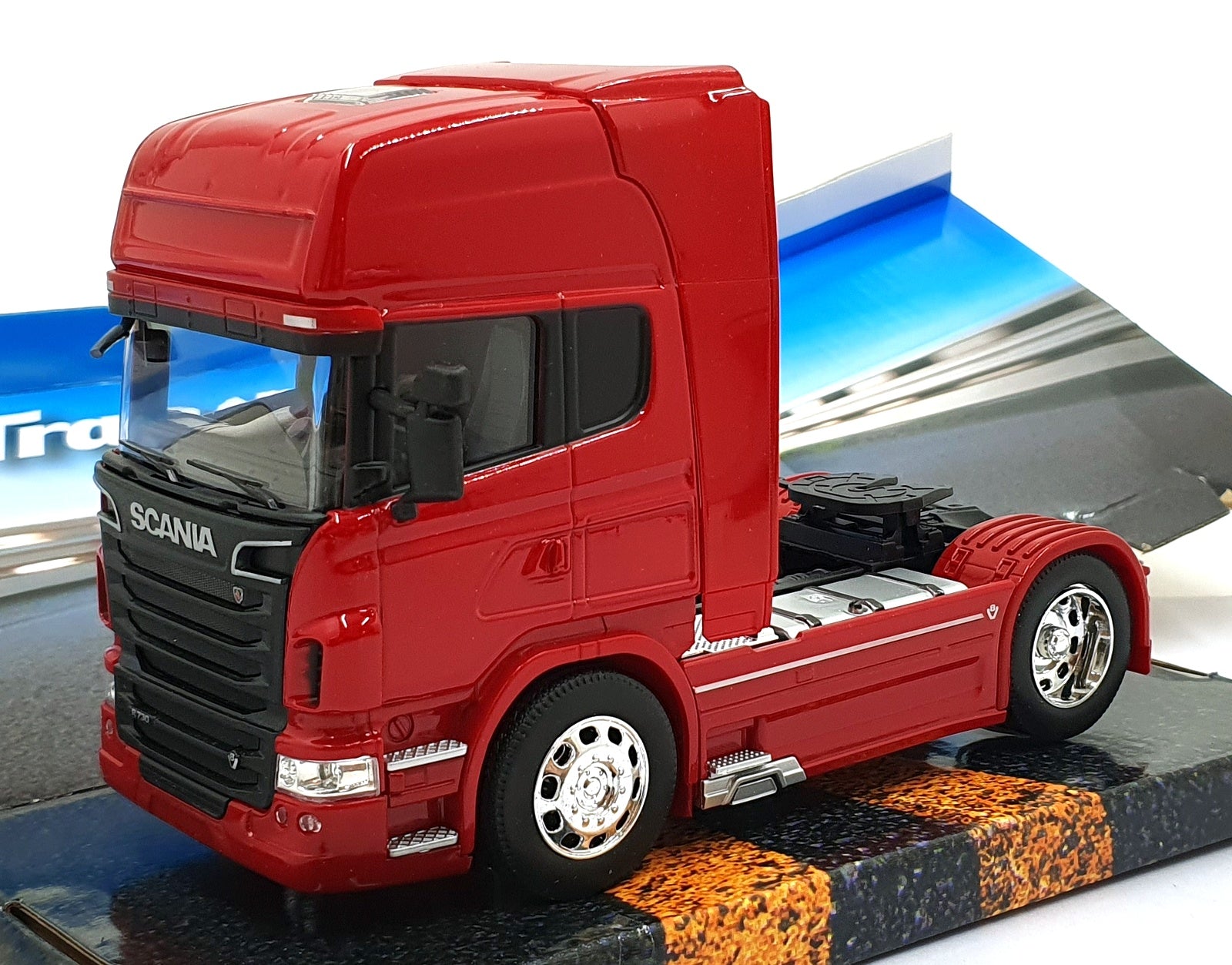 Welly 1/32 Scale 32670S-W - Scania V8 R730 Transporter - Red