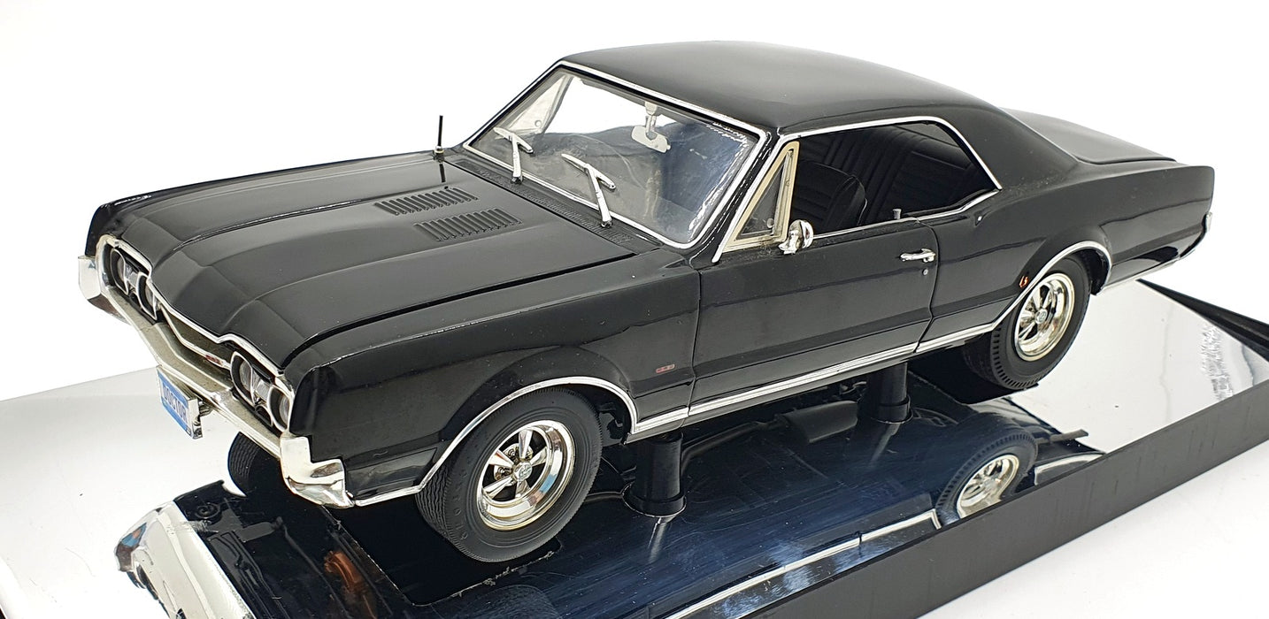 Highway 61 1/18 Scale 50118 - 1967 Oldsmobile 4-4-2 Coupe - Black