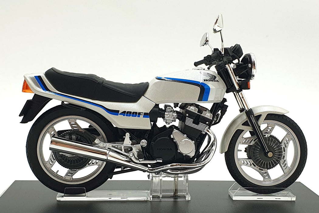 Aoshima 1/12 Scale 11201-4200 - Honda CBX400F Motorbike - White