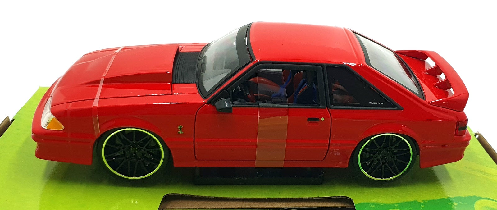 Maisto 1/24 Scale Diecast 32549 - 1993 Ford Mustang SVT Cobra - Red
