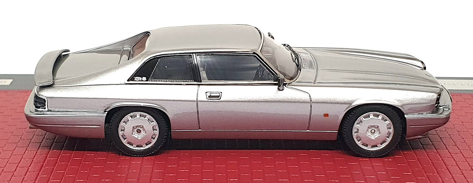 Matrix 1/43 Scale MX41001-243 - 1991-93 Jaguar XJR-S - Silver Frost