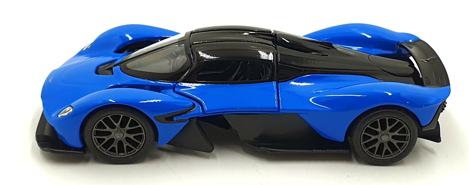 Kinsmart 1/36 Scale Pull Back & Go TY4257 - Aston Martin Valkyrie - Blue