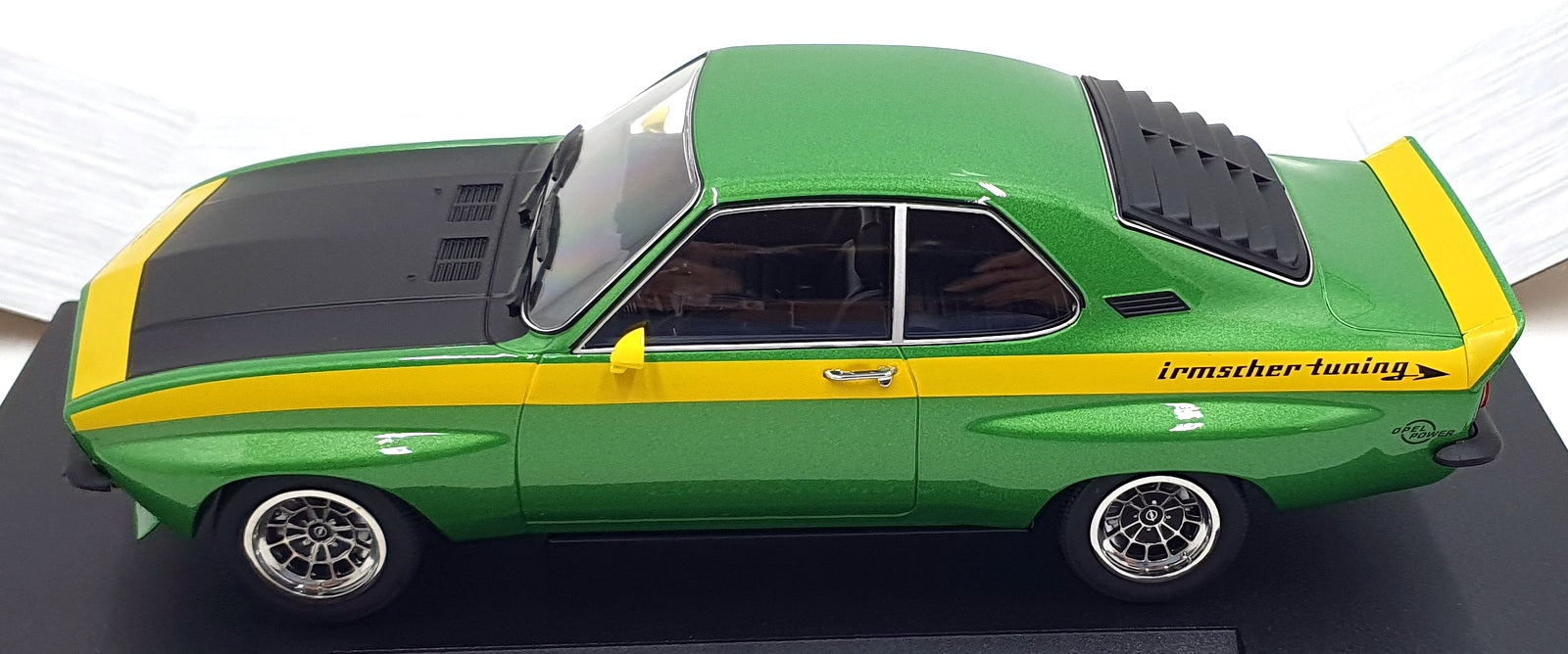 MCG 1/18 Scale Diecast MCG18425 - Opel Manta A - Met. Green