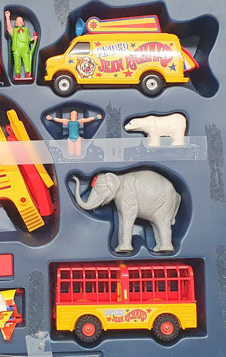 Corgi Gift Set No. 48 Pinder Jean Richard Circus Land Rover + Animals & Figures